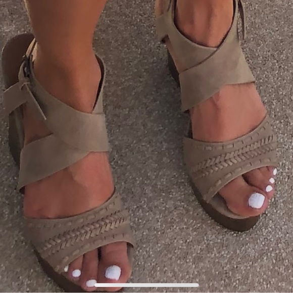 Indigo Rd. Wedges - Picture 4 of 4